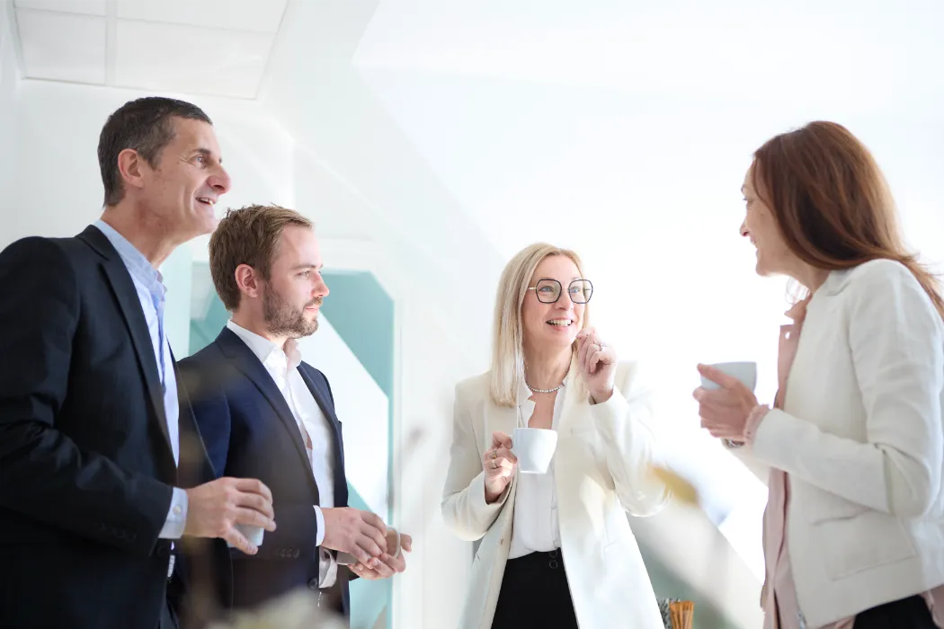 Photo sales consultants MCR Selling img